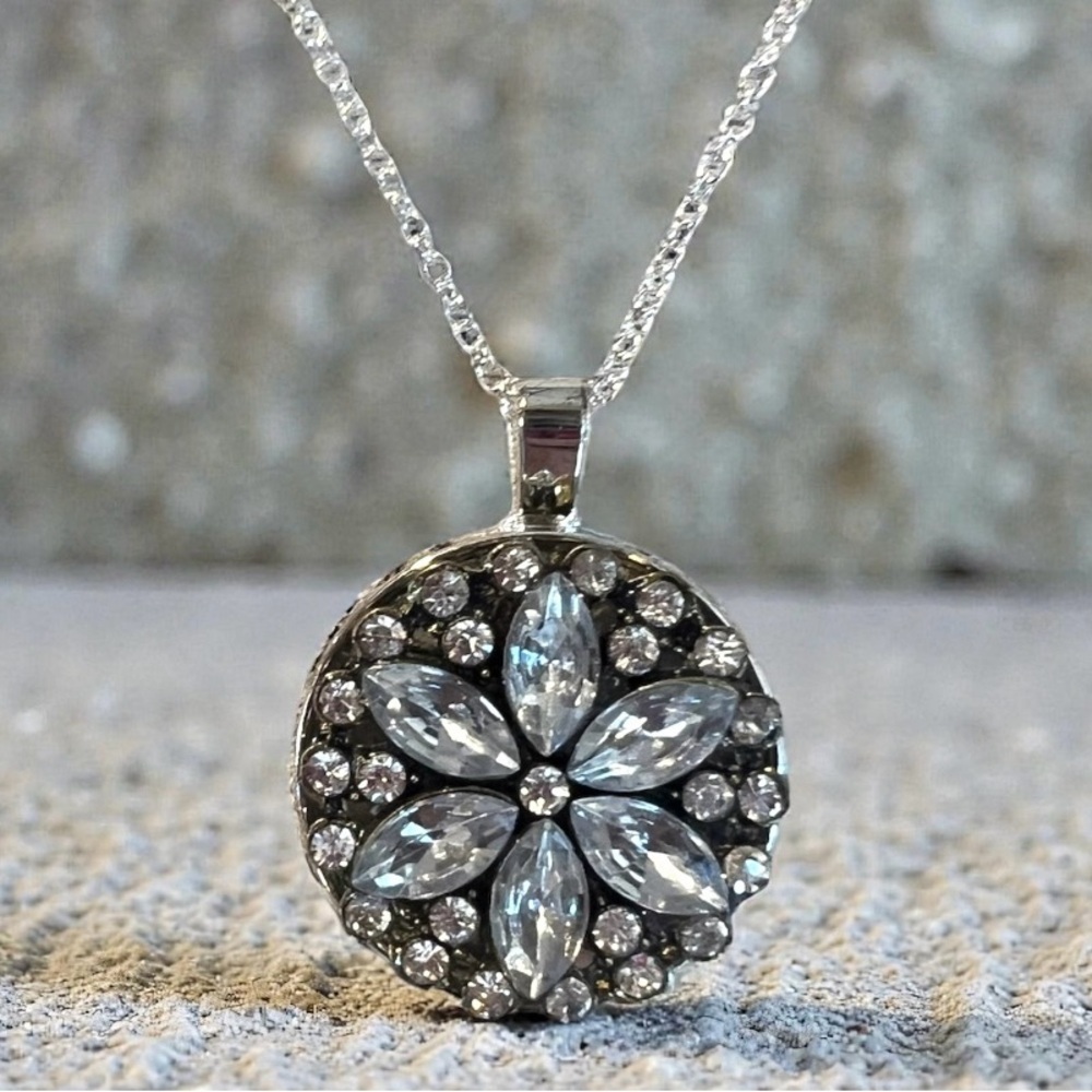 Vintage Costume Rhinestone Jewelry Assemblage: Floral Pendant Necklace